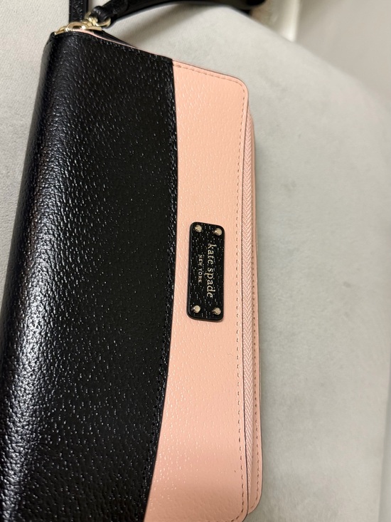kate spade Handbags - kate spade Black and Blush Pink Leather Wristlet Clutch
